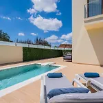 Villa Two Luxury With Private Pools Near Old Town *