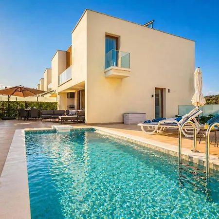 Two Luxury With Private Pools Near Old Town 빌라 *