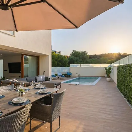 Two Luxury With Private Pools Near Old Town 빌라