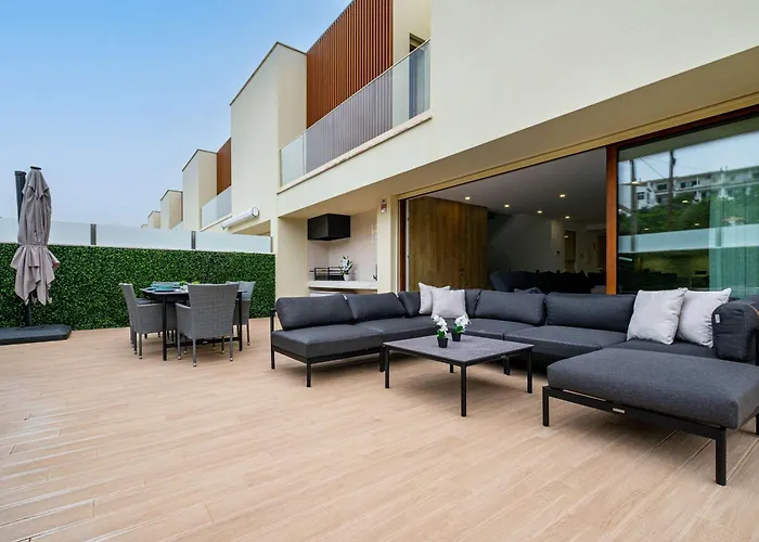 Two Luxury With Private Pools Near Old Town 别墅