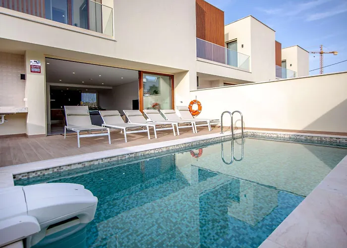 Two Luxury With Private Pools Near Old Town 别墅