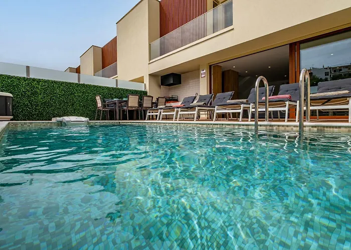 Two Luxury With Private Pools Near Old Town 别墅 *