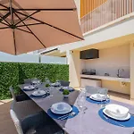 Villa Two Luxury With Private Pools Near Old Town