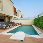 Two Luxury With Private Pools Near Old Town וילה אלבופיירה