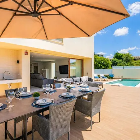 Two Luxury With Private Pools Near Old Town 别墅